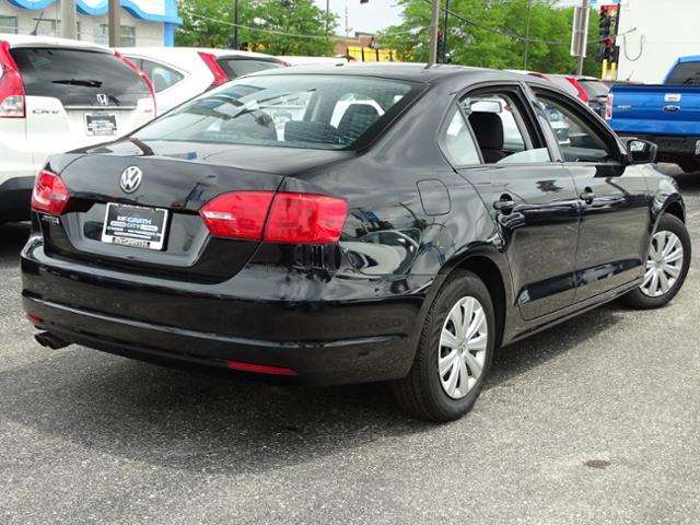 2014 Volkswagen Jetta 4dr Sedan 5M